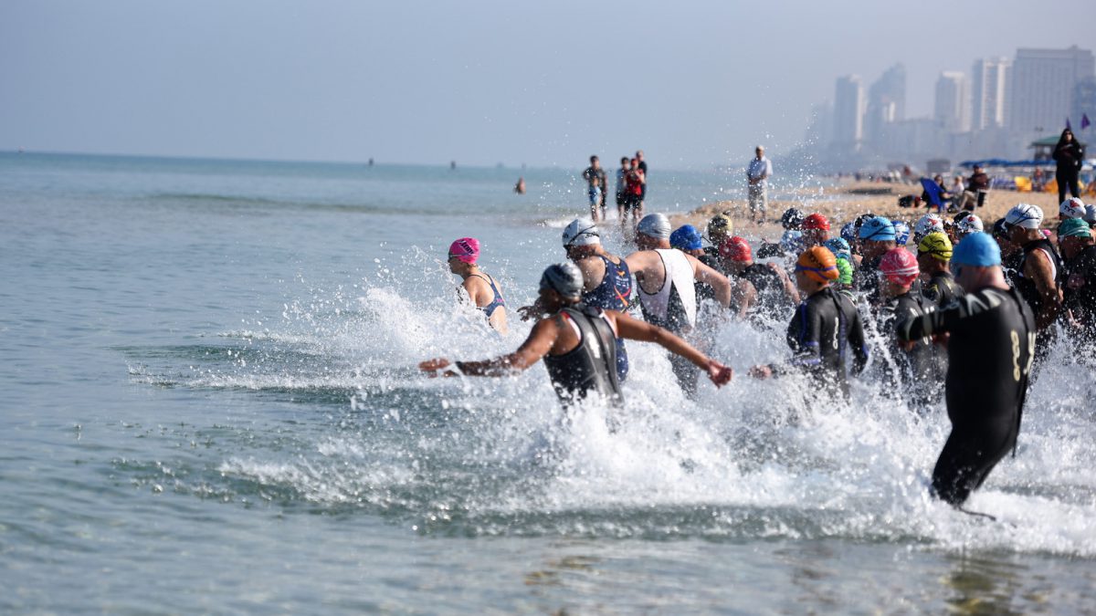 אימון שחייה במים פתוחים