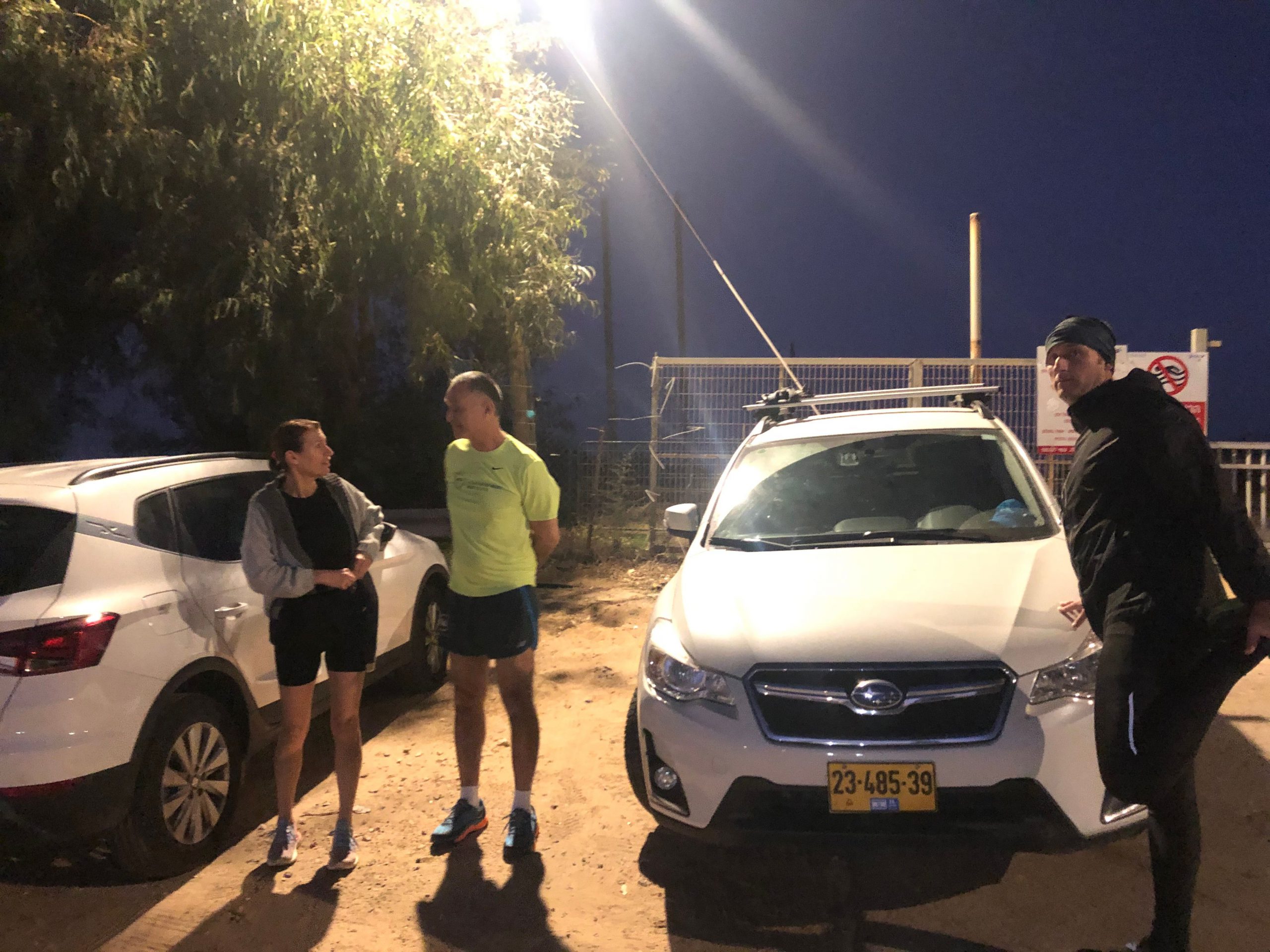 בוקר טוב לרצים המתמידים: קבוצת ריצה מוקדם בבוקר בכפר - סבא