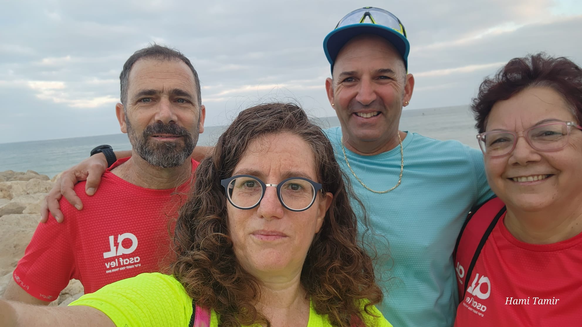 על פי רוב אני הולך עם ספורטאי אחד ולעתים עם חברים; הולכים עם אסף